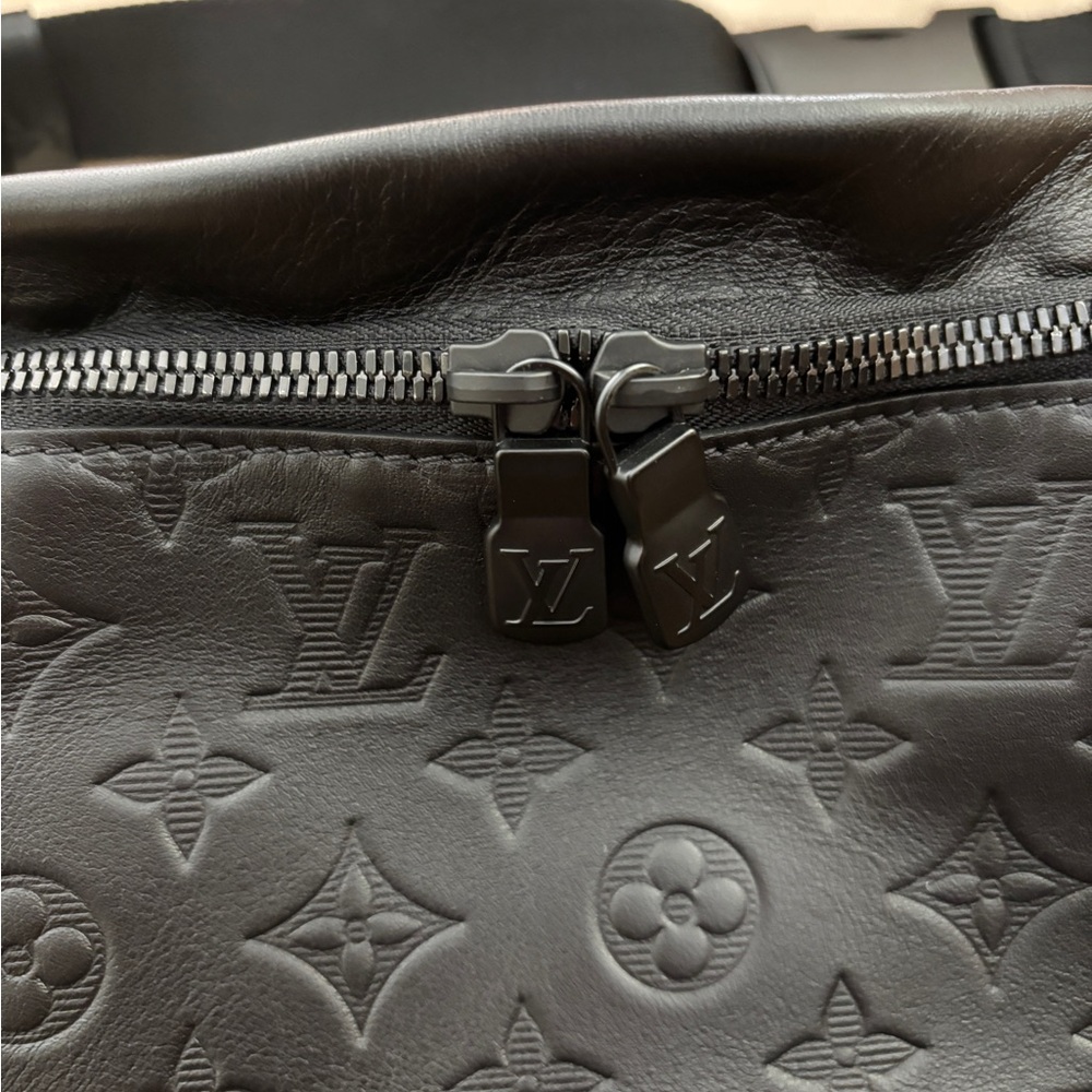 Louis Vuitton Discovery Bumbag PM Monogram Shadow - Picture 4 of 12